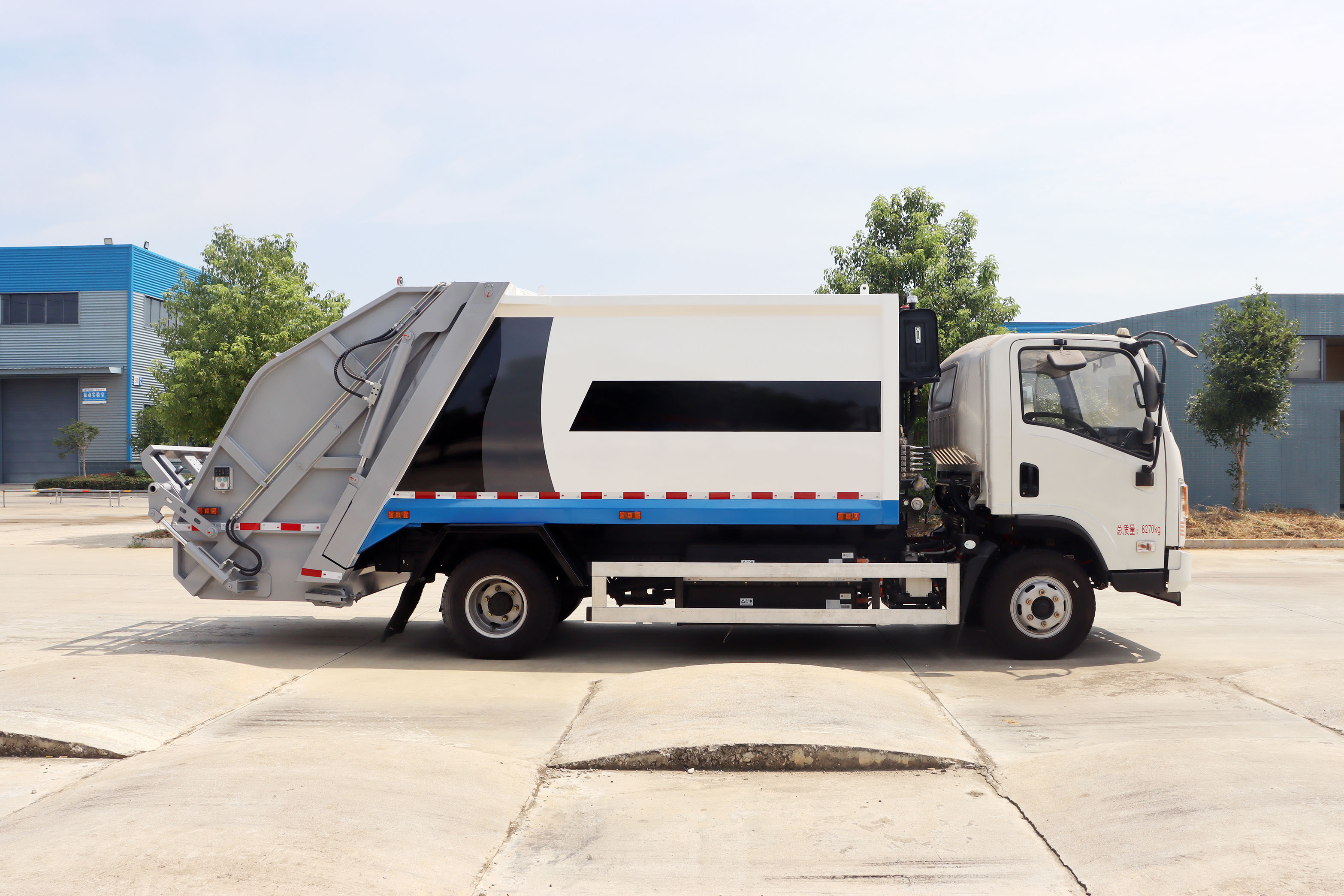 東風(fēng)華神6方純電動(dòng)高端壓縮垃圾車圖片3