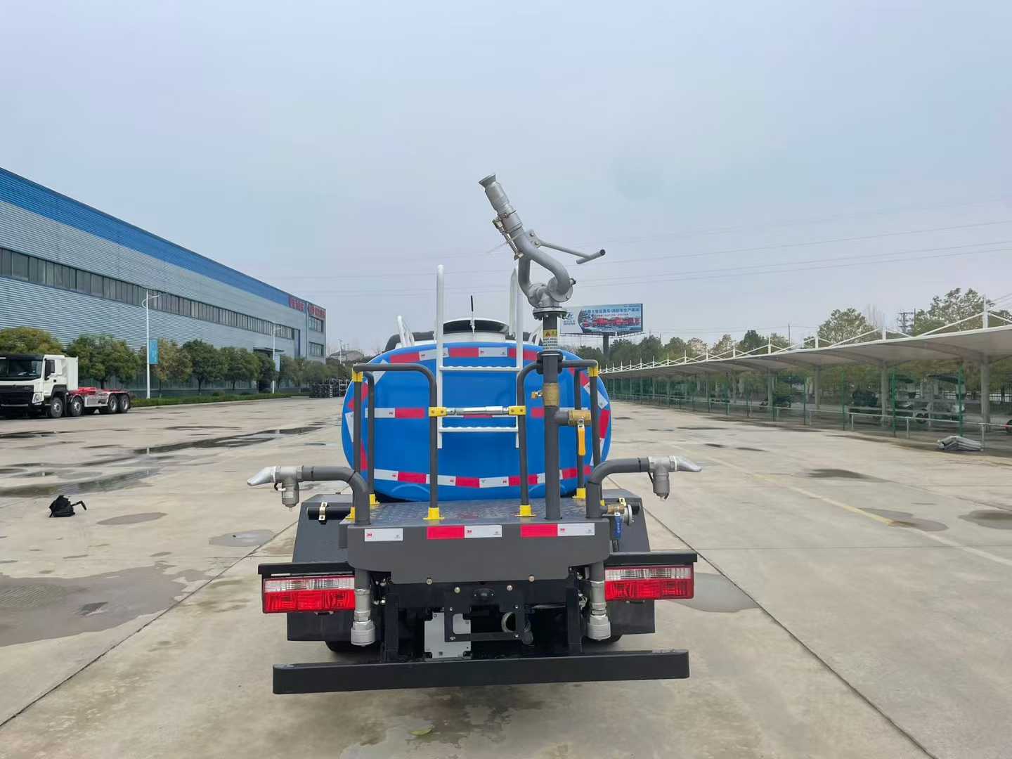 程力壹為2.5方純電動(dòng)綠化噴灑車灑水車圖片4