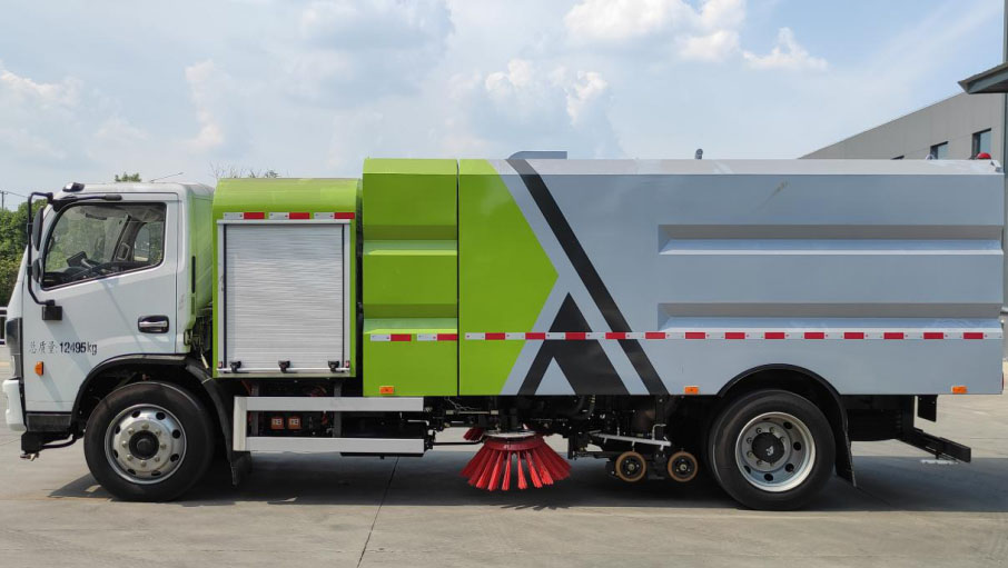 東風(fēng)凱普特型9方純電動(dòng)高端多功能洗掃車(chē)圖片4