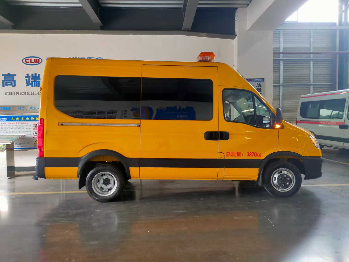 IVECO依維柯多功能搶險(xiǎn)車(chē)工程救險(xiǎn)圖片3